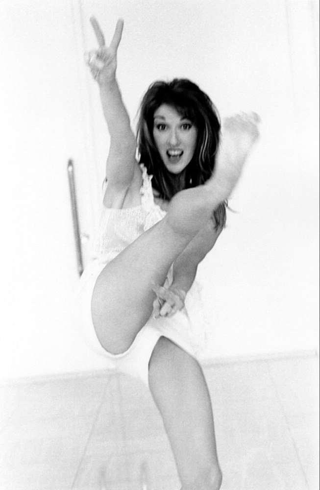 golaya-aktrisa-selin-dion