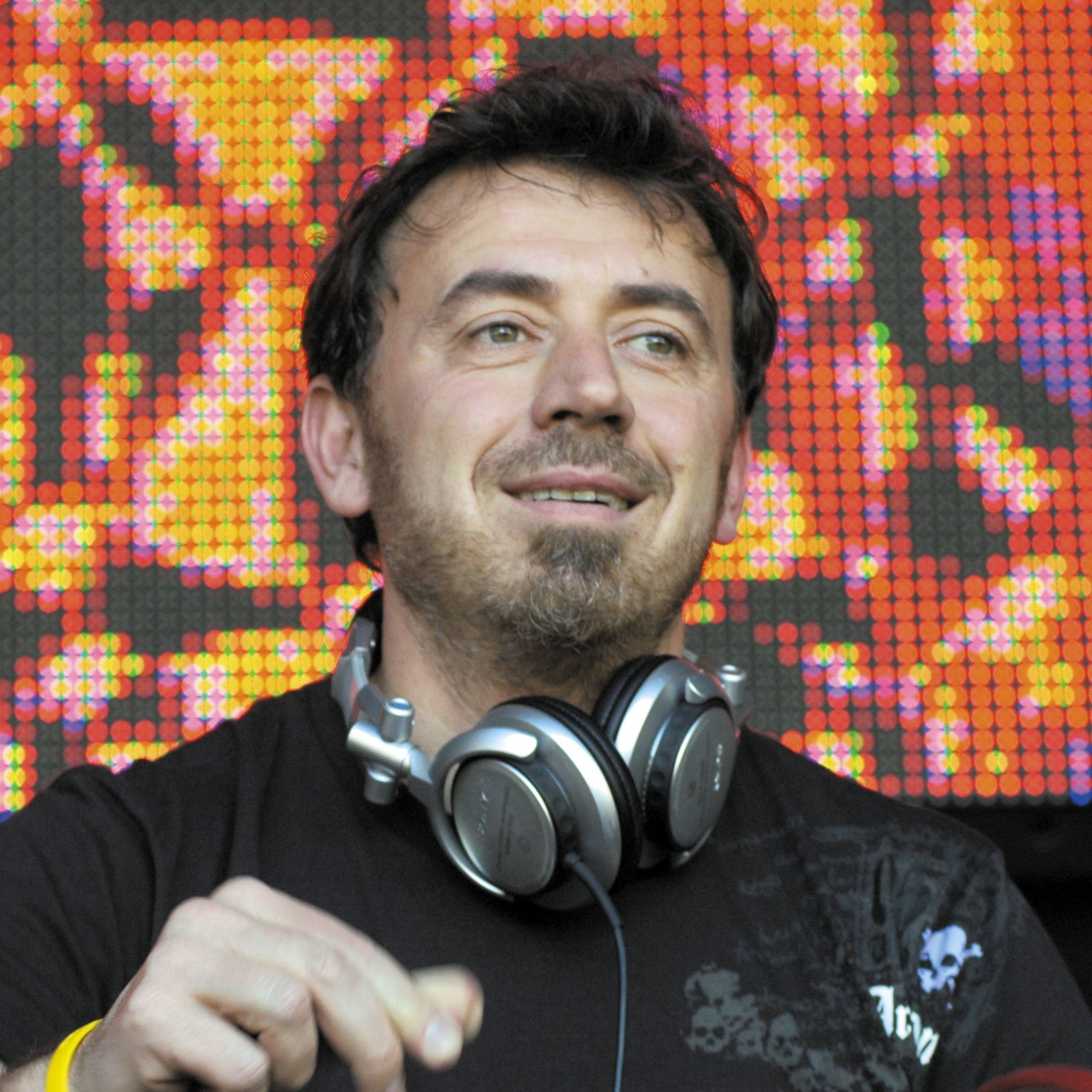 Бенни бенасси ремикс. Benny Benassi. Марко Альдо бенасси. DJ Benny Benassi. Алессандро бенасси.