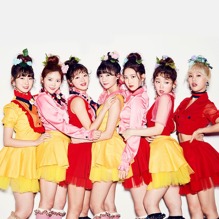 Oh my top кукла. Oh my girl участницы. Фото Oh my girl. Oh my girl фотокарточки. Oh my girl участницы имена с фото.