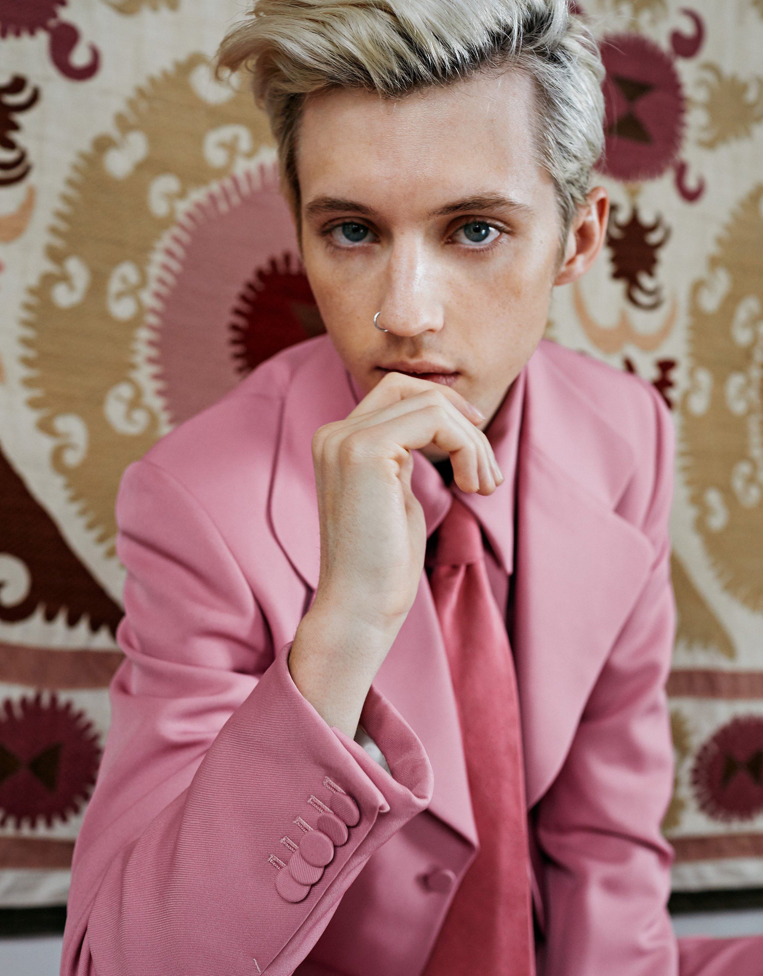 Трой сиван. Troye Sivan. Трой Сиван фотосессия. Певец Трой. Трой Сиван мет Гала.