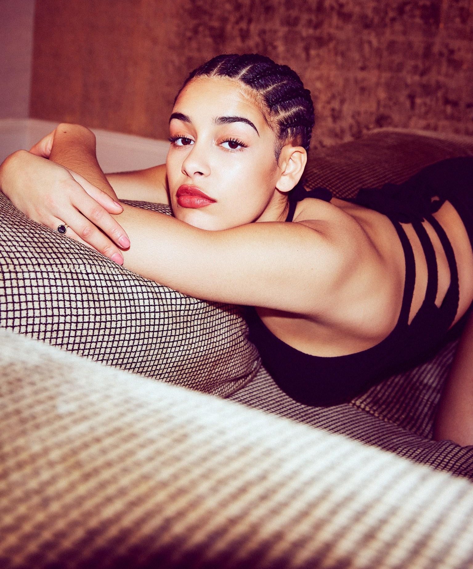 Jorja Smith's New Photos page 3. You can find all the photos, pictures...