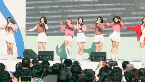 Oh My Girl 오마이걸 컬러링북 Coloring Book[4K 직캠]@181103 (소니AX700촬영)