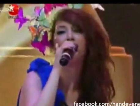 Hande Yener Music Photo