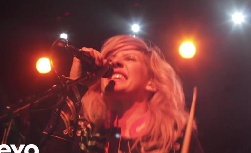 Ellie Goulding - Under The Sheets (Live Rising)