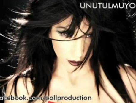 Hande Yener Music Photo