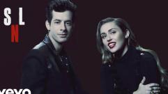 Miley Cyrus & Mark Ronson - (Happy Xmas) War is Over (Live at SNL)