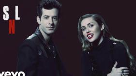 Miley Cyrus & Mark Ronson - (Happy Xmas) War is Over (Live at SNL)