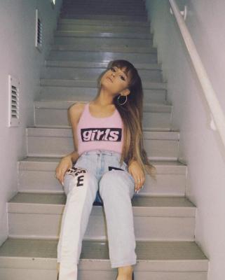 Ariana Grande Photo